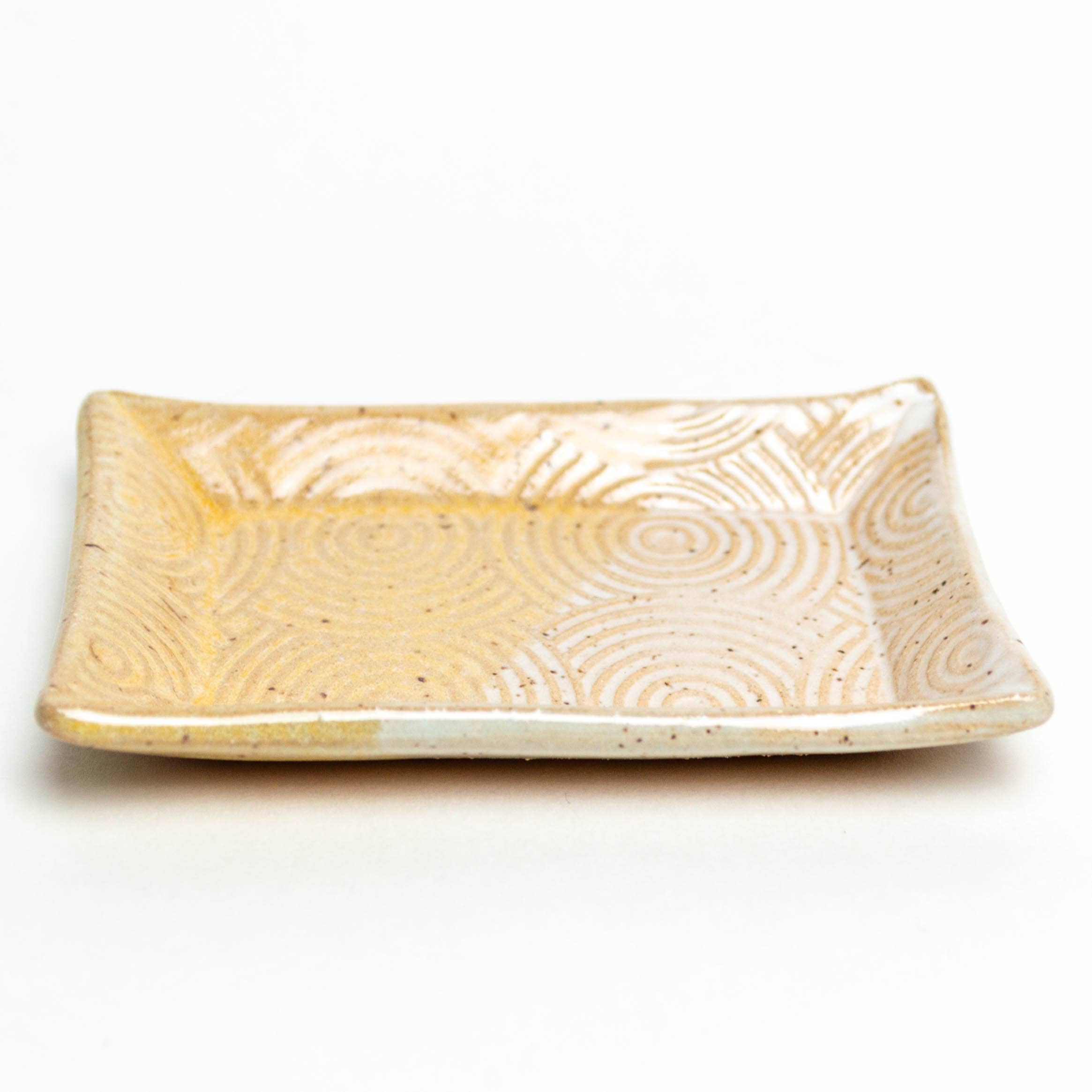 White Squirrel Clayworks – Großhandel Schmuckschalen – White & Peach Schmuckschale aus Keramik mit Spiralmuster, handgefertigt1