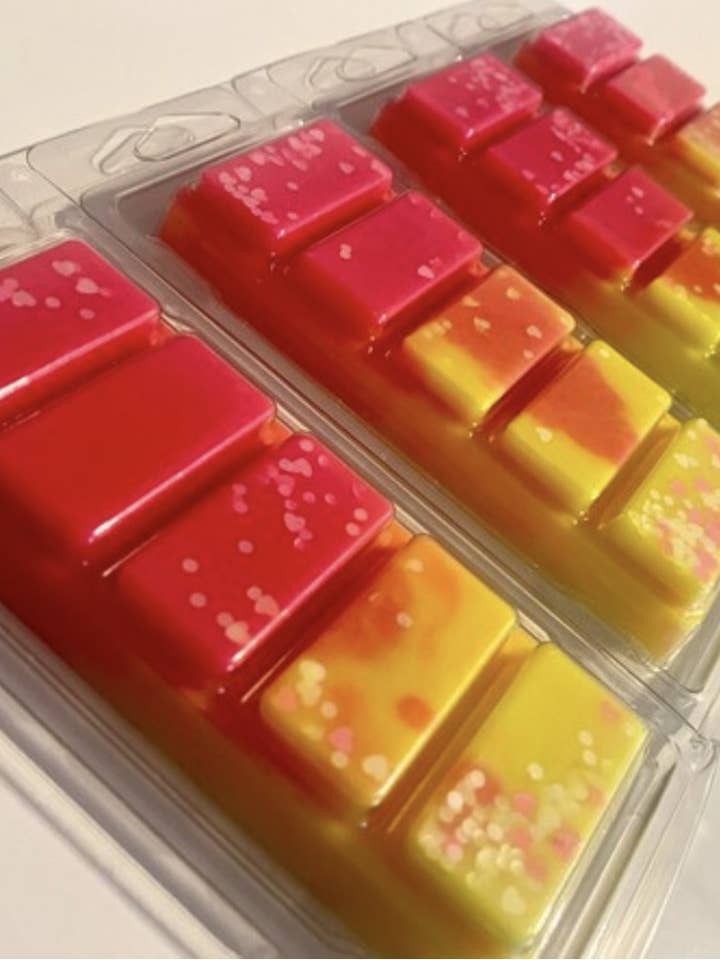 Strawberry & Lily Wax Melt Snapbar for wholesale by The Fizz Bizz