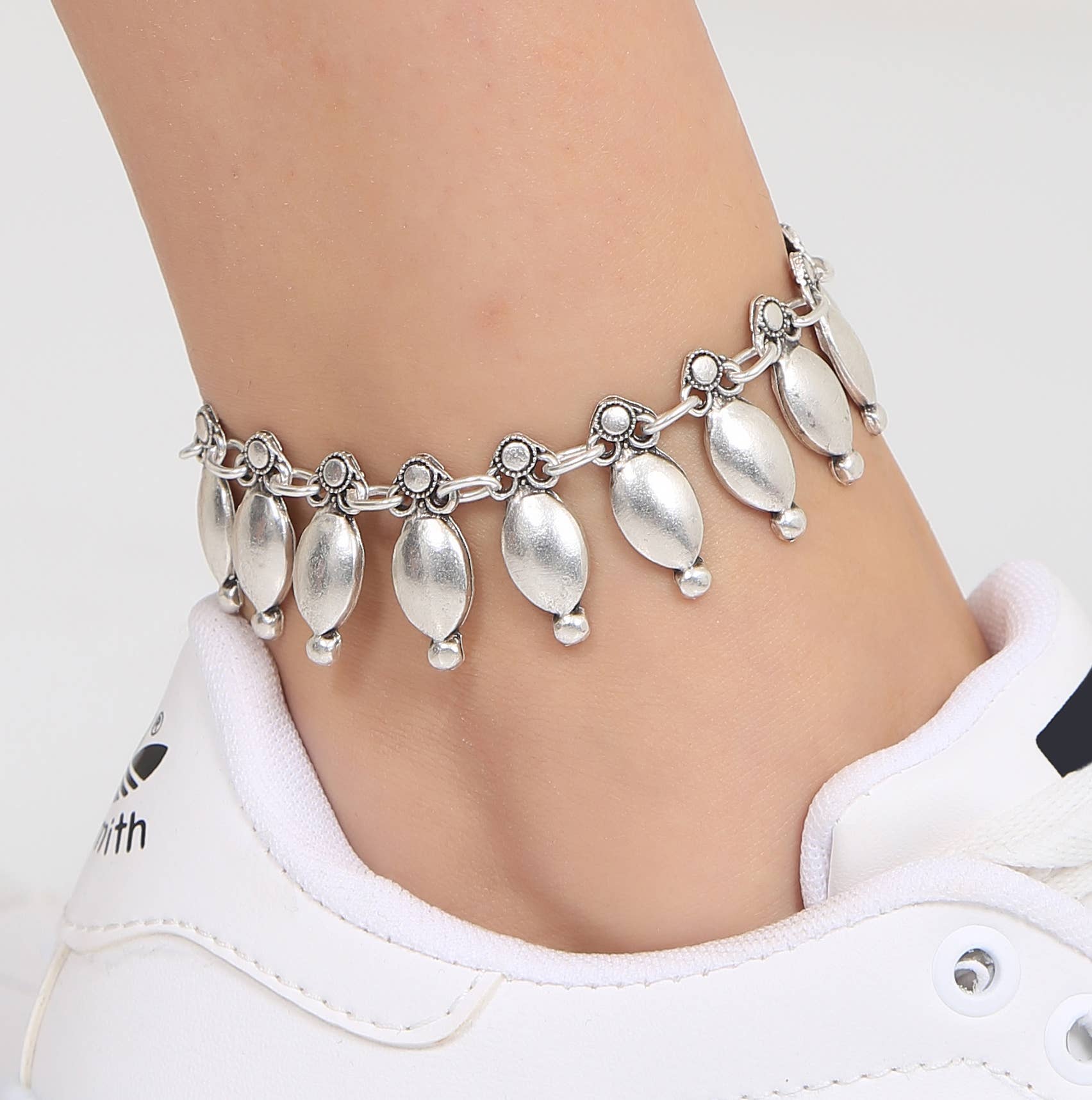 AVENS – Großhandel Fußkettchen – Handgefertigtes, versilbertes Fußkettchen im Boho-Design2