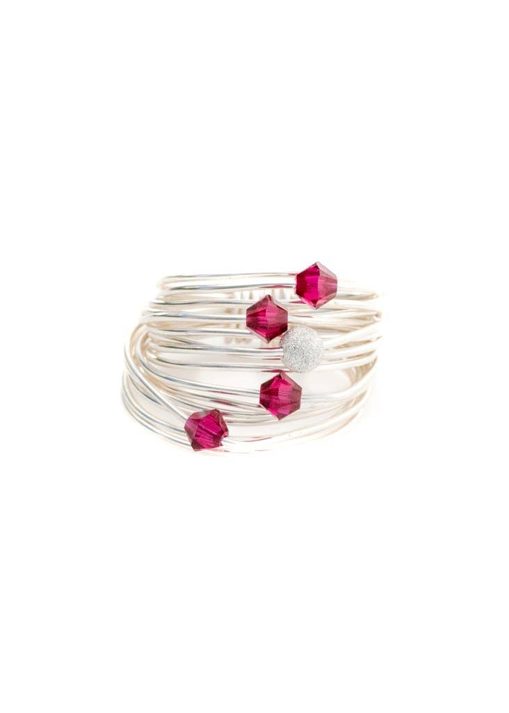A Blonde and Her Bag – Engroshandel Statementring – Marcia Wire Wrap Ring med Ruby Swarovski krystaller6