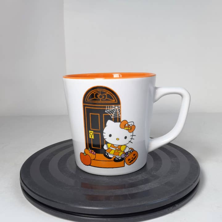 Silver Buffalo - Wholesale Coffee Mug - HELLO KITTY HAPPY HALLOWEEN HK DOORSTEP 17oz Wide Latte Mug