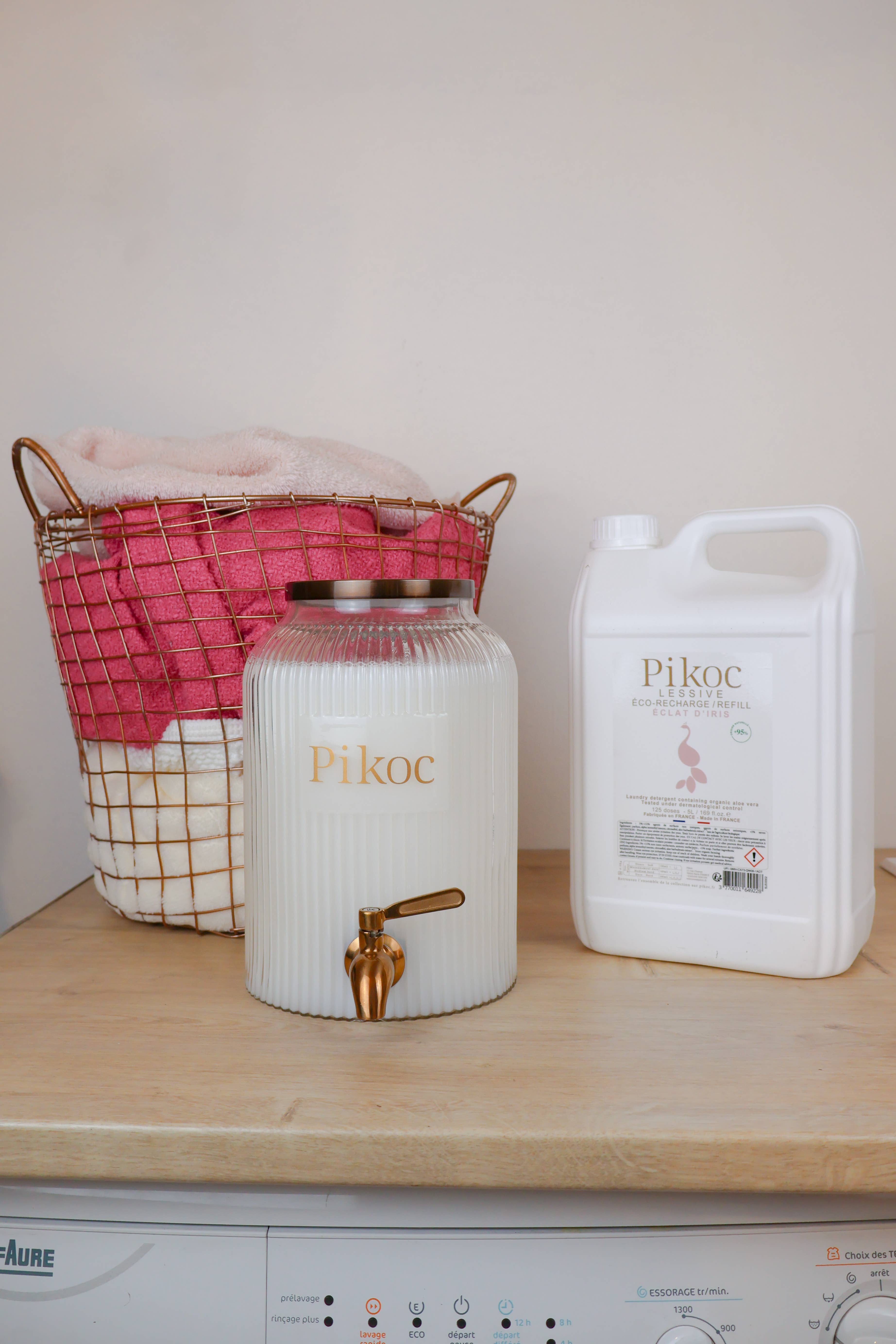 Pikoc - Wholesale Laundry Detergent Powder/Pods - Fontaine à lessive - PLV3