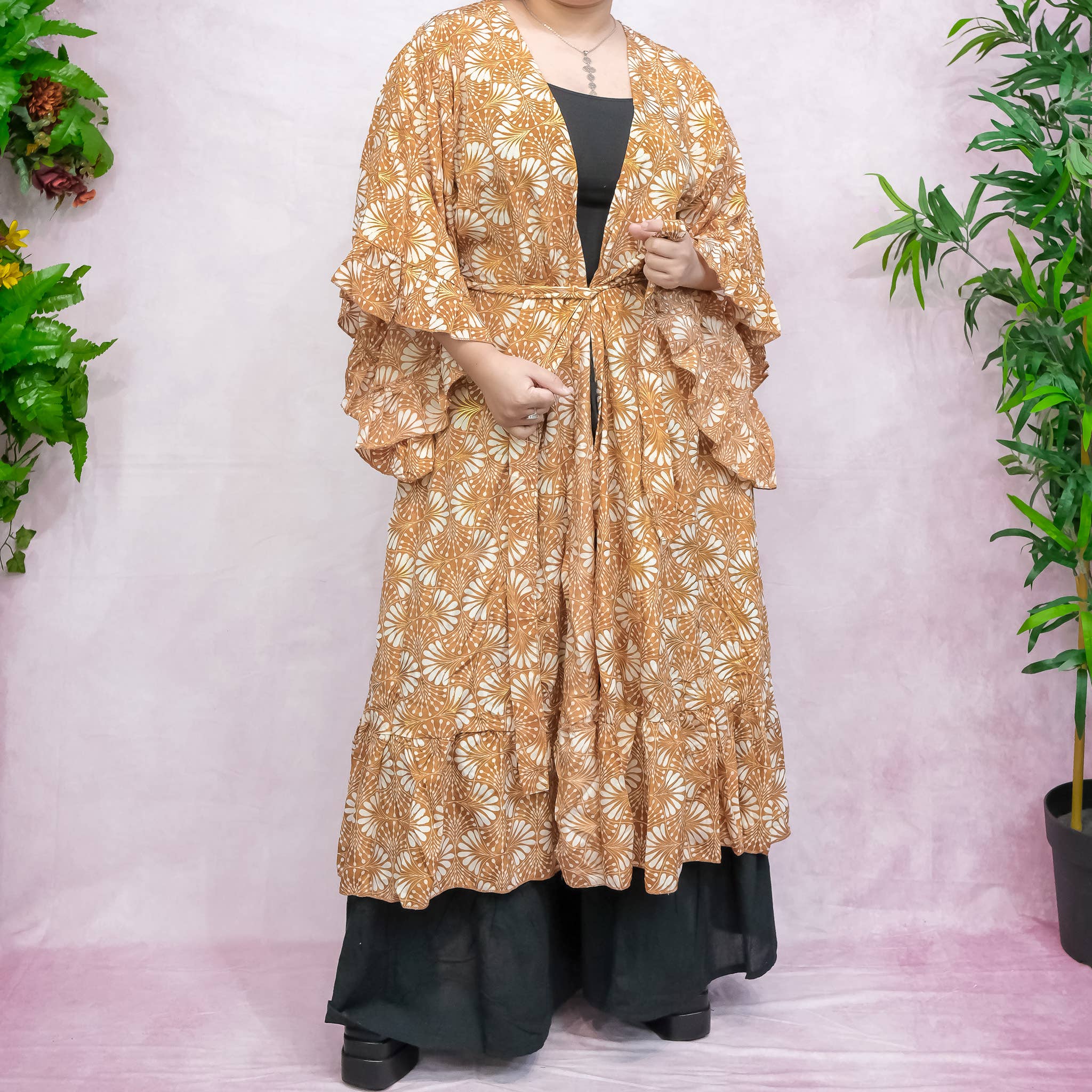 Karma Nepal Crafts – Engroshandel Kimono - Dame – Lang, flydende boheme kimono med volanter og lommer5