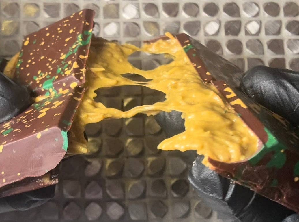 Anjar Chocolatier - Wholesale Chocolate Bar - Dubai Pistachio Filled Milk Chocolate Bar2