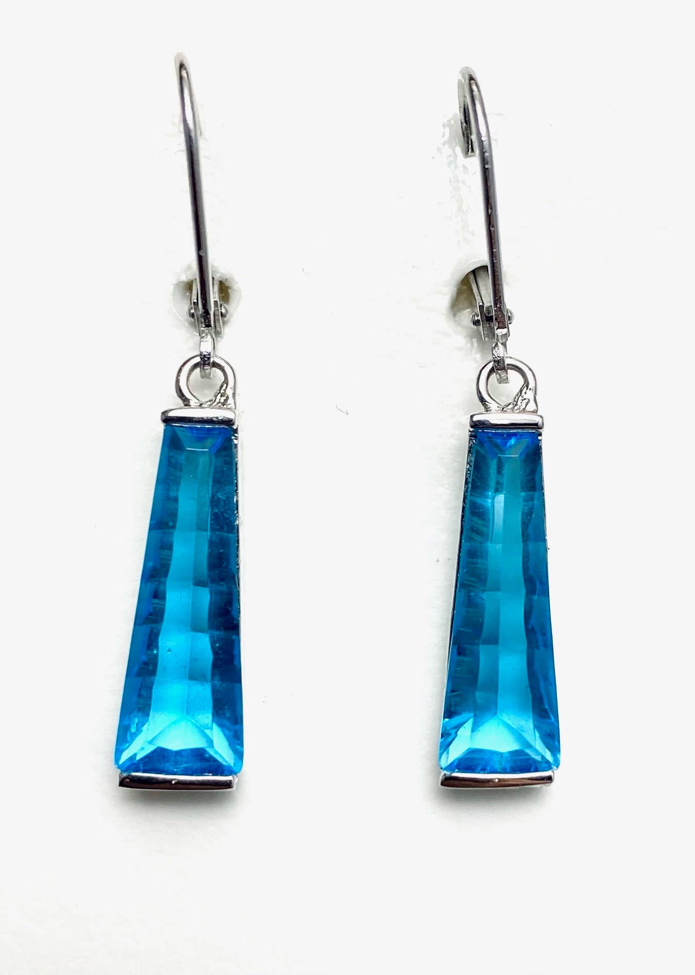 Twan Kee Jewelry - Venta al por mayor Pendientes colgantes - Pendientes de plata con estallido estelar de Helenita clásica del Monte Santa Helena