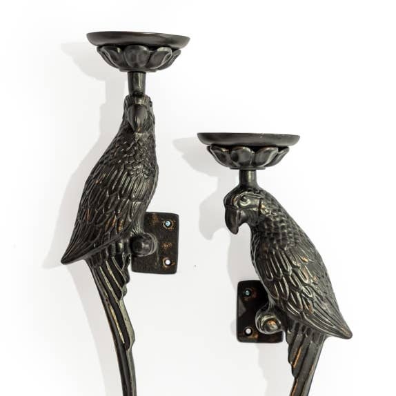 Paire de grandes appliques murales perroquet en métal noir vieilli pour la vente par McGowan & Rutherford Ltd