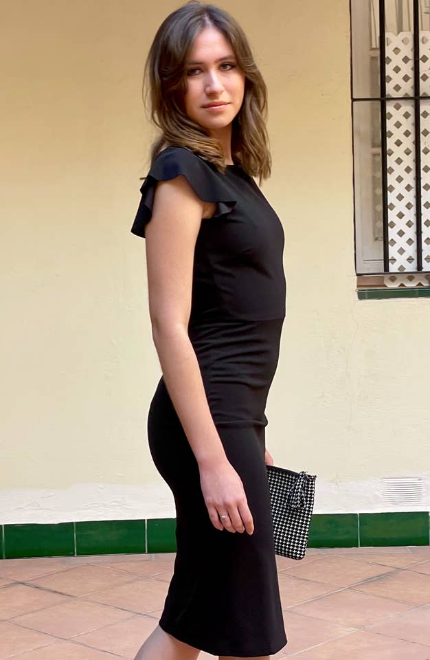 Tonala – Großhandel Kleid – Damen – RITA 5 figurbetontes kurzes Kleid mit U-Boot-Ausschnitt3