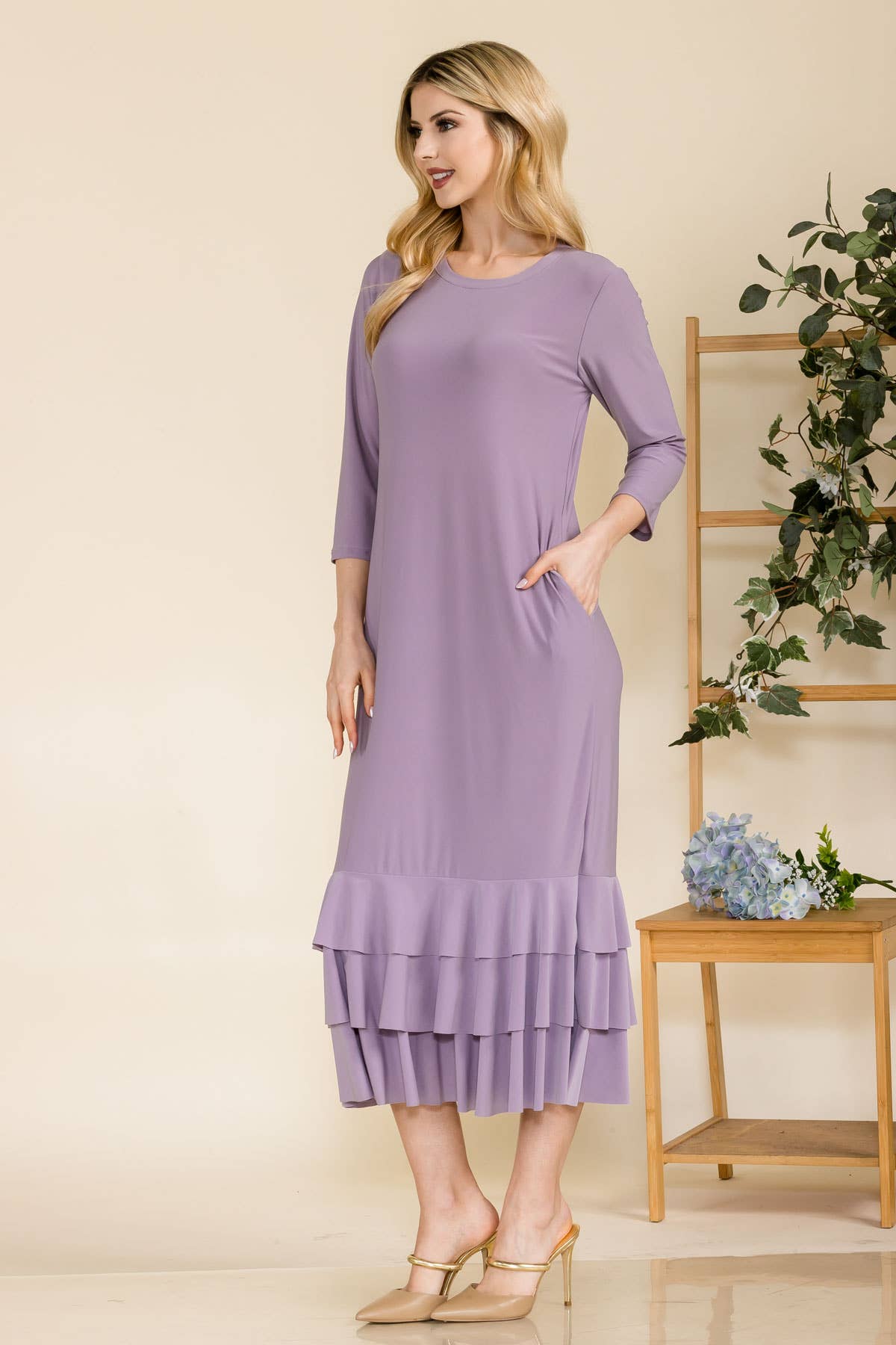 Celeste Clothing – Großhandel Kleid – Damen – Großgrößen-Midikleid mit gestuften Rüschen und 3/4-Ärmeln50