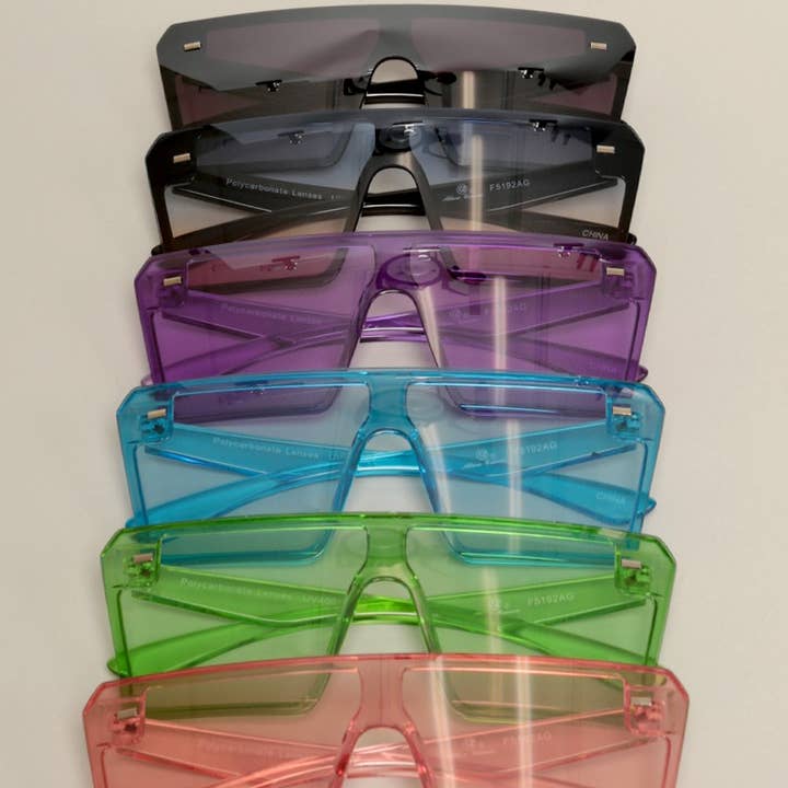 12 VERSCHILLENDE KLEUREN Uniseks transparante zonnebril met platte bovenkant voor groothandel op Faire6