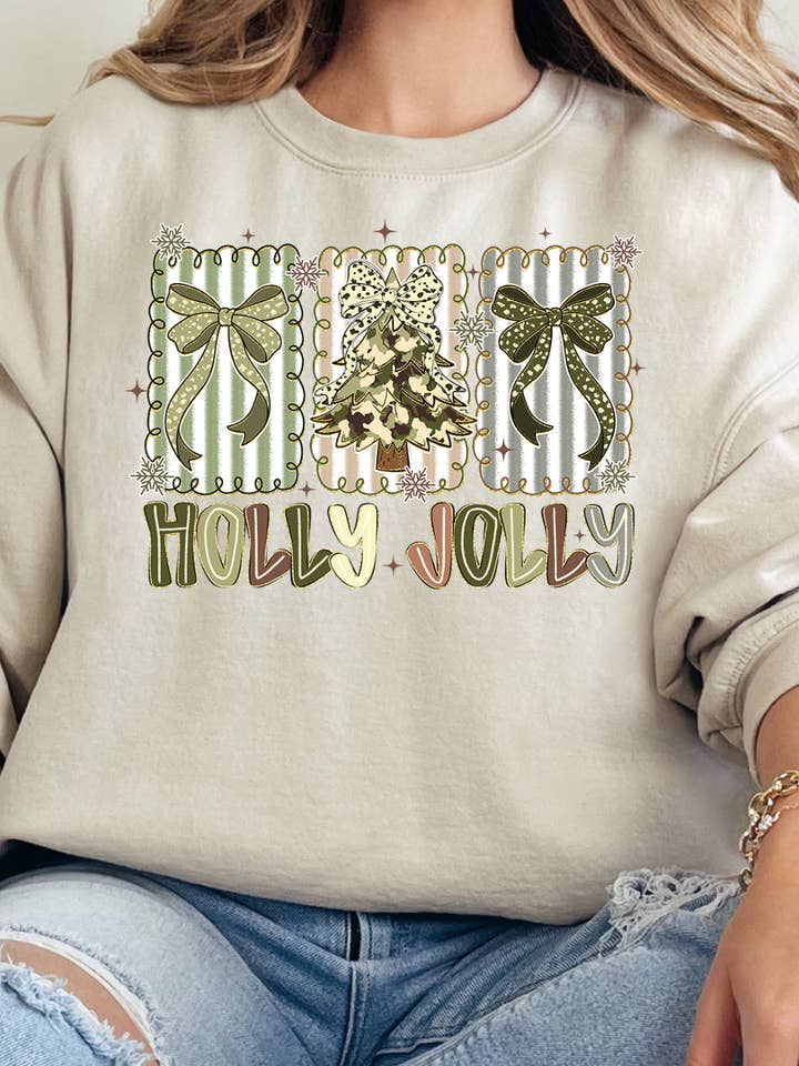Holly Jolly Camo Jul T-shirt & Sweatshirt för wholesale av THE LATTIMORE CLAIM