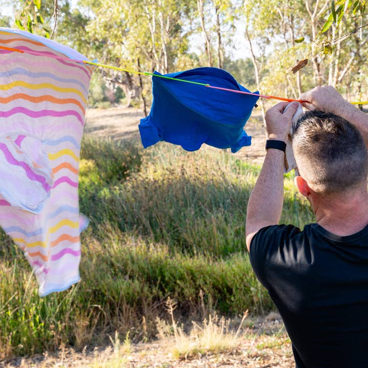 Van Go Collections - Wholesale Clothes hangers - Slide n’ Dry Pegless Clothesline2