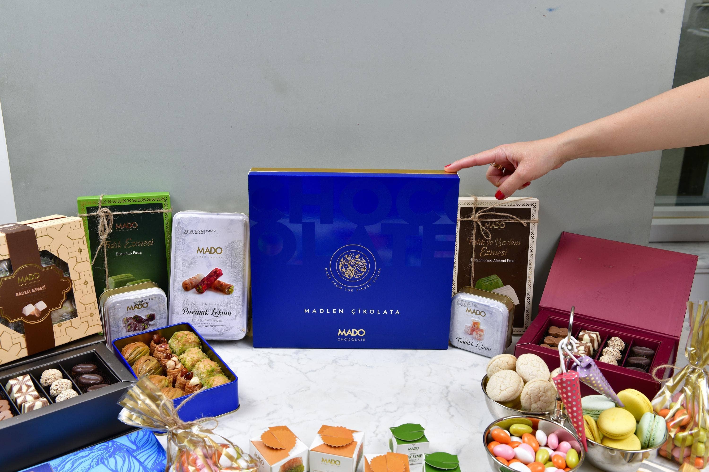 MADO - Wholesale Gift box - Turkish Delight with Pistachio Gourmet Dessert Gift Box4