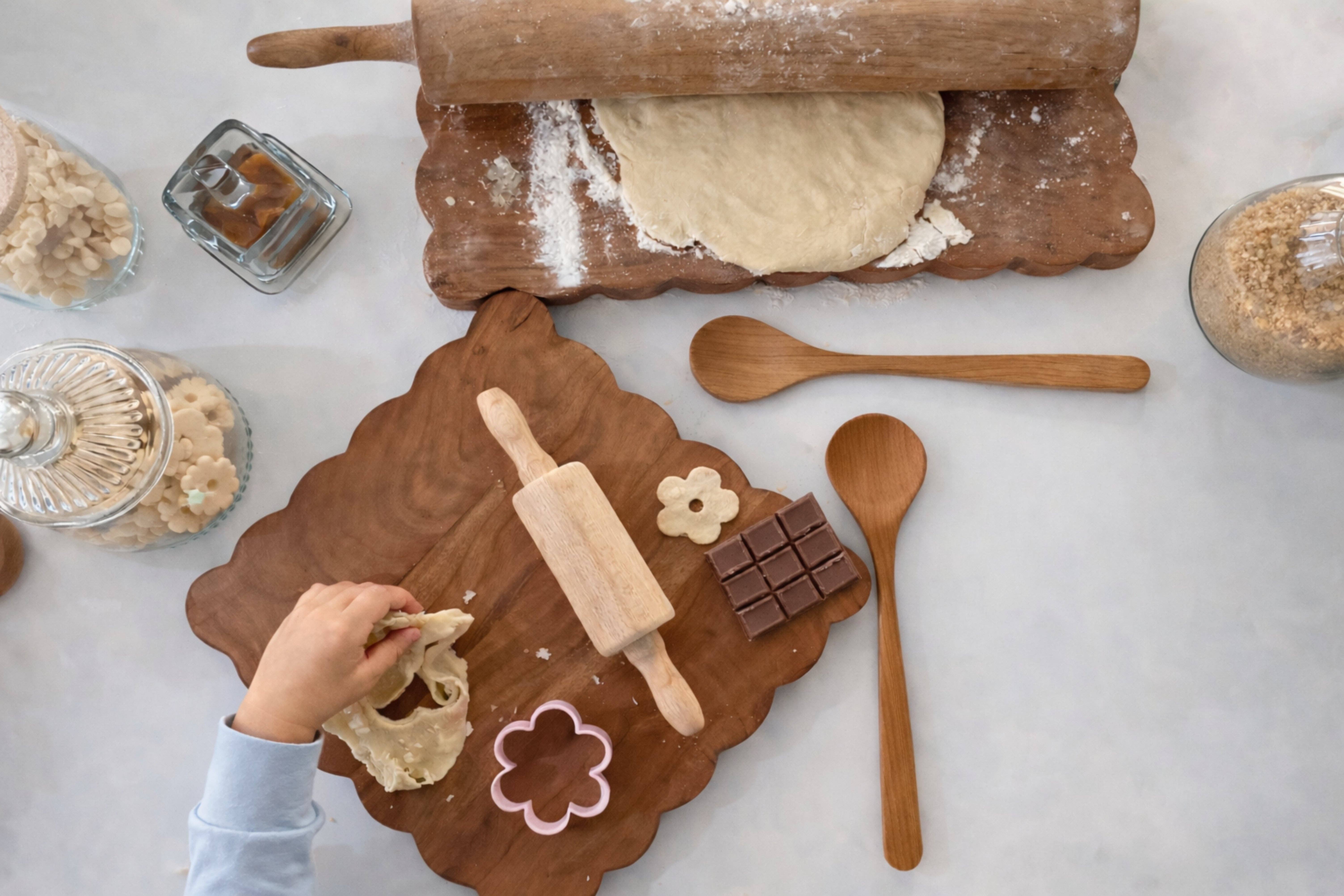 etúHOME - Wholesale Cutting Board - Scalloped Cutting Board, Large Square5