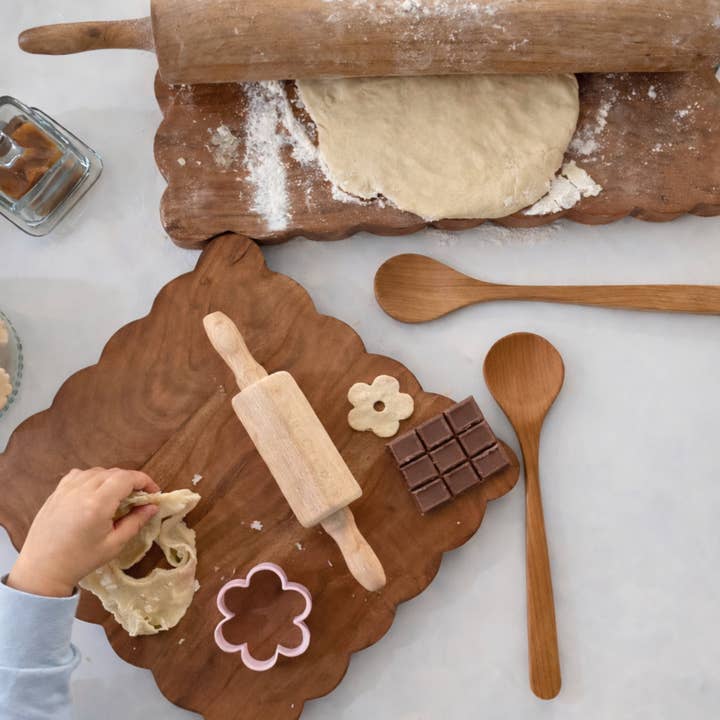 etúHOME - Wholesale Cutting Board - Scalloped Cutting Board, Large Square5