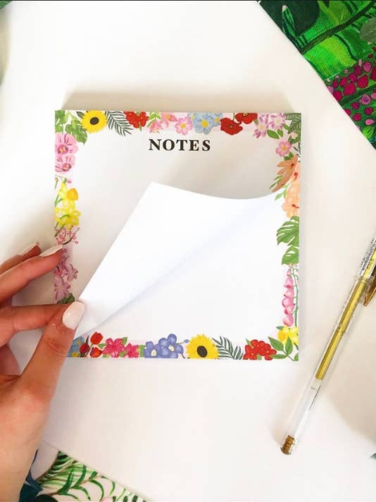 Bloc de bureau à motif floral à détacher pour la vente par Holly Greenwood Design