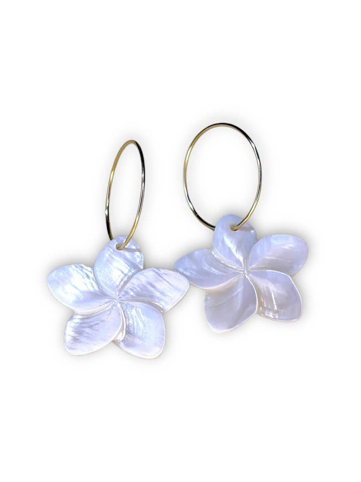 Aros de Perlas con Flores Hawaianas para venta al por mayor de Lynnmade