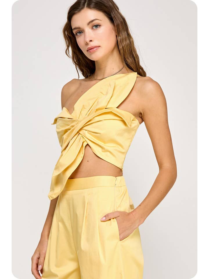 Strut & Bolt - Wholesale Shirt - Women's - One-Shoulder Knotted Flower Bow Crop Top4