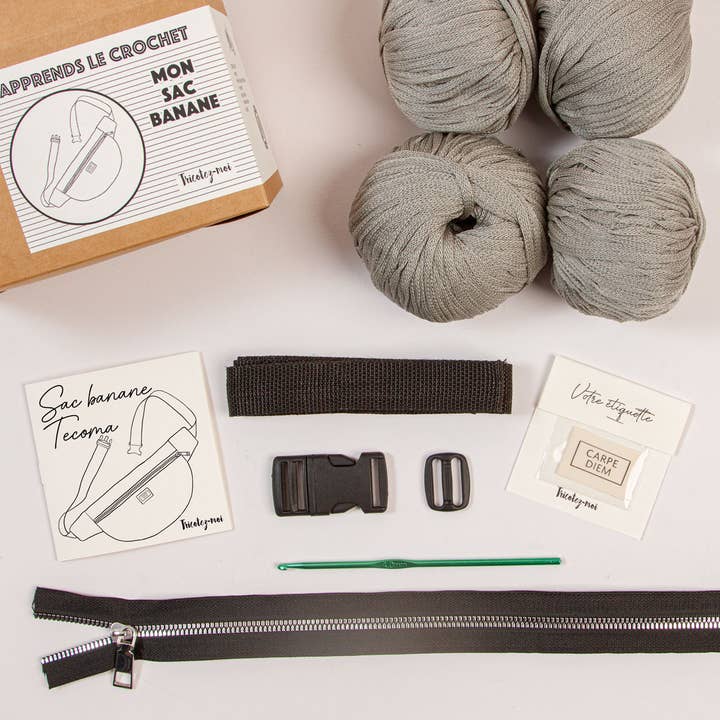 Borsa a forma di banana - Scatola all'uncinetto - colore grigio perla argento per la vendita all'ingrosso da parte di Tricotez-moi