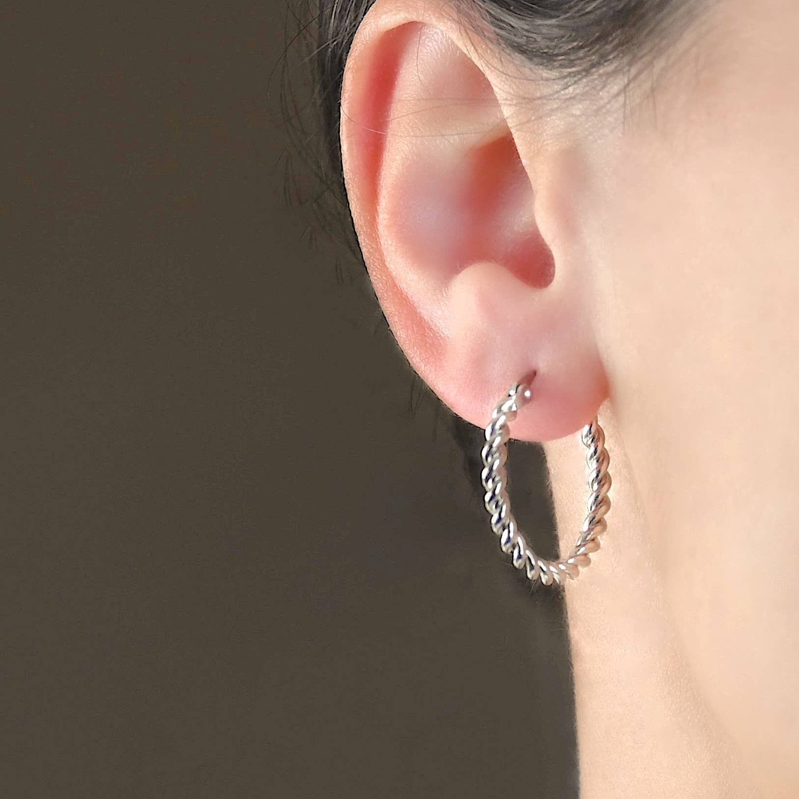 Blueyejewelry - Wholesale Hoop Earrings - Twisted Hoops - Tarnish-free 20 MM Thin Rope Hoop Earrings7