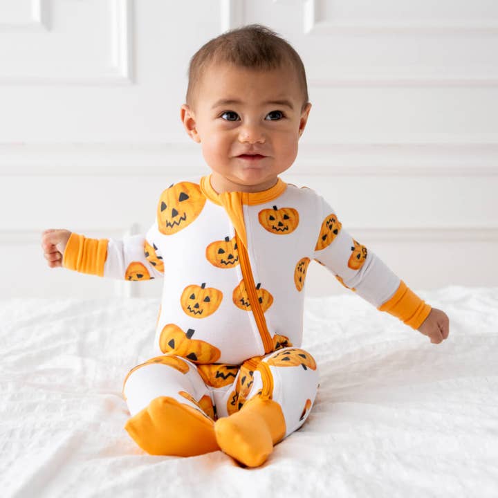 Dreamland Baby - Wholesale Sleepsuit - Baby - Baby Bamboo Pajamas w/ DreamCuffs® - Pumpkins