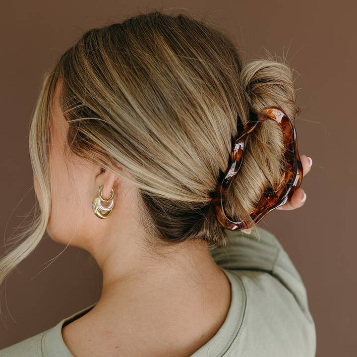 Shop ANDi - Wholesale Hair Clip - Women's - Hollow Cloud Claw Clip