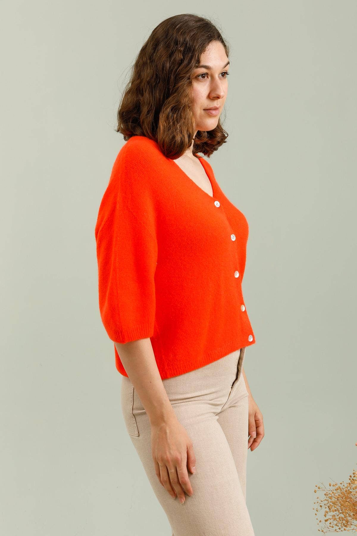 NAÏS PARIS - Wholesale Cardigan - Dames - V-hals cardigan met knopen en 3/4 mouwen van alpaca en wol26