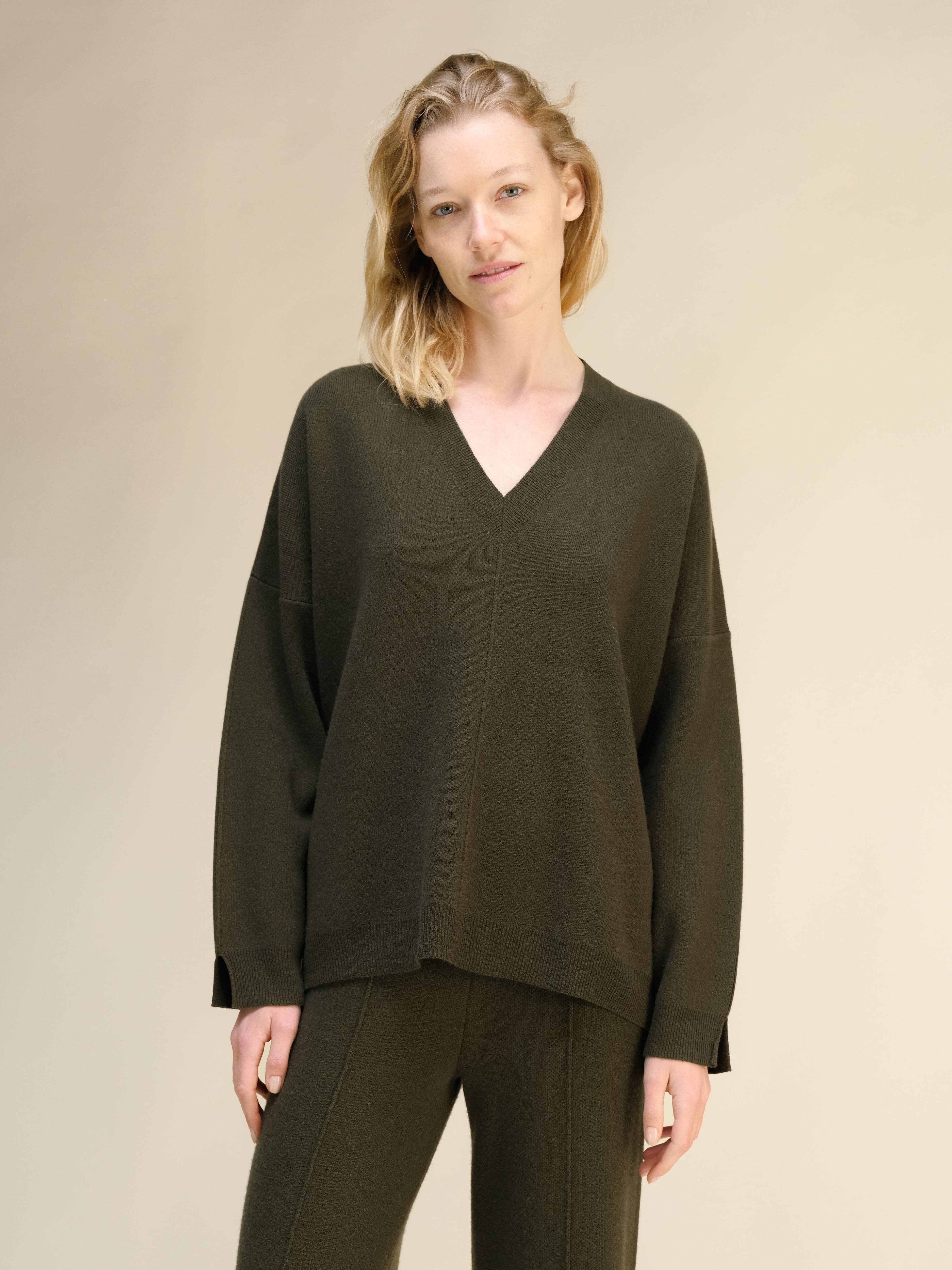 Lèmme - Venta al por mayor Jersey de punto - Mujer - Maxi de Cuello en V Sólido con Mezcla de Cachemira y Aberturas Laterales14