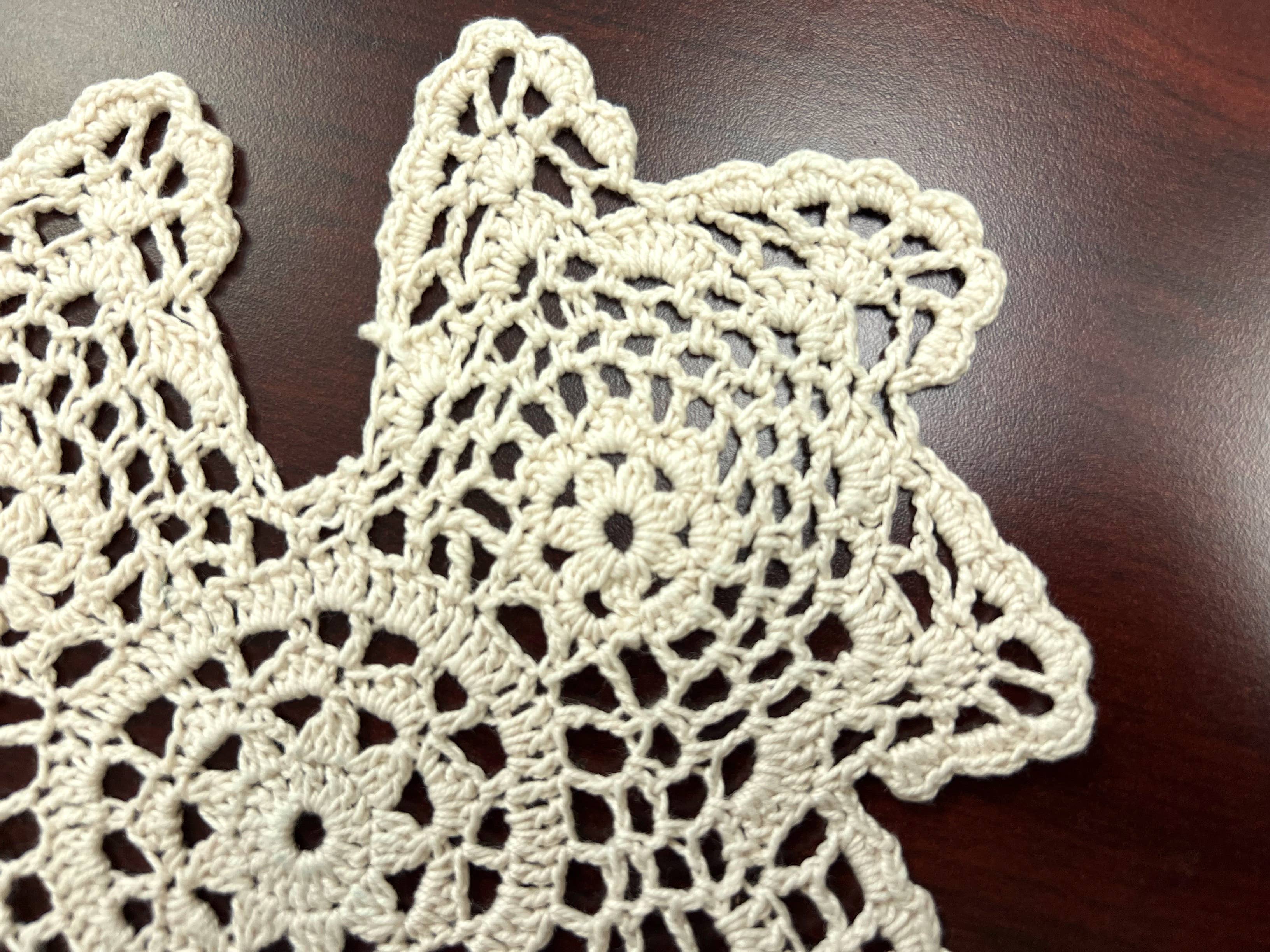 Ecru Annie's Treasures håndhæklede hjerteformede dugservietter for engroshandel på Faire5