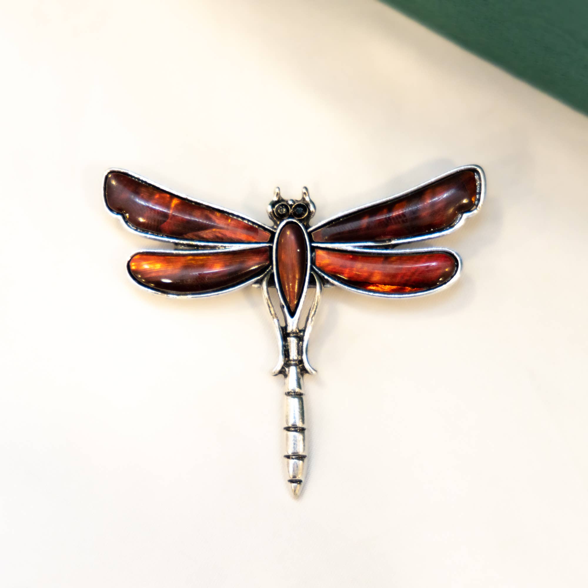 Axcessorize - Vente Broches - Broche à épingle en forme de libellule6