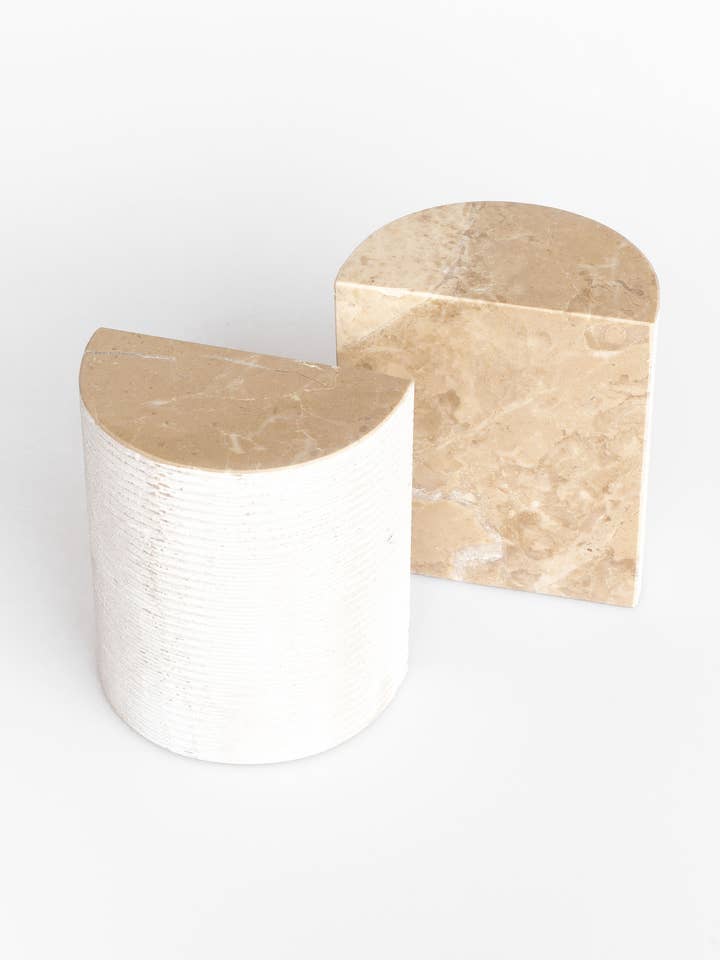 Fermalibri in marmo beige per la vendita all'ingrosso da parte di Urban Society Studio