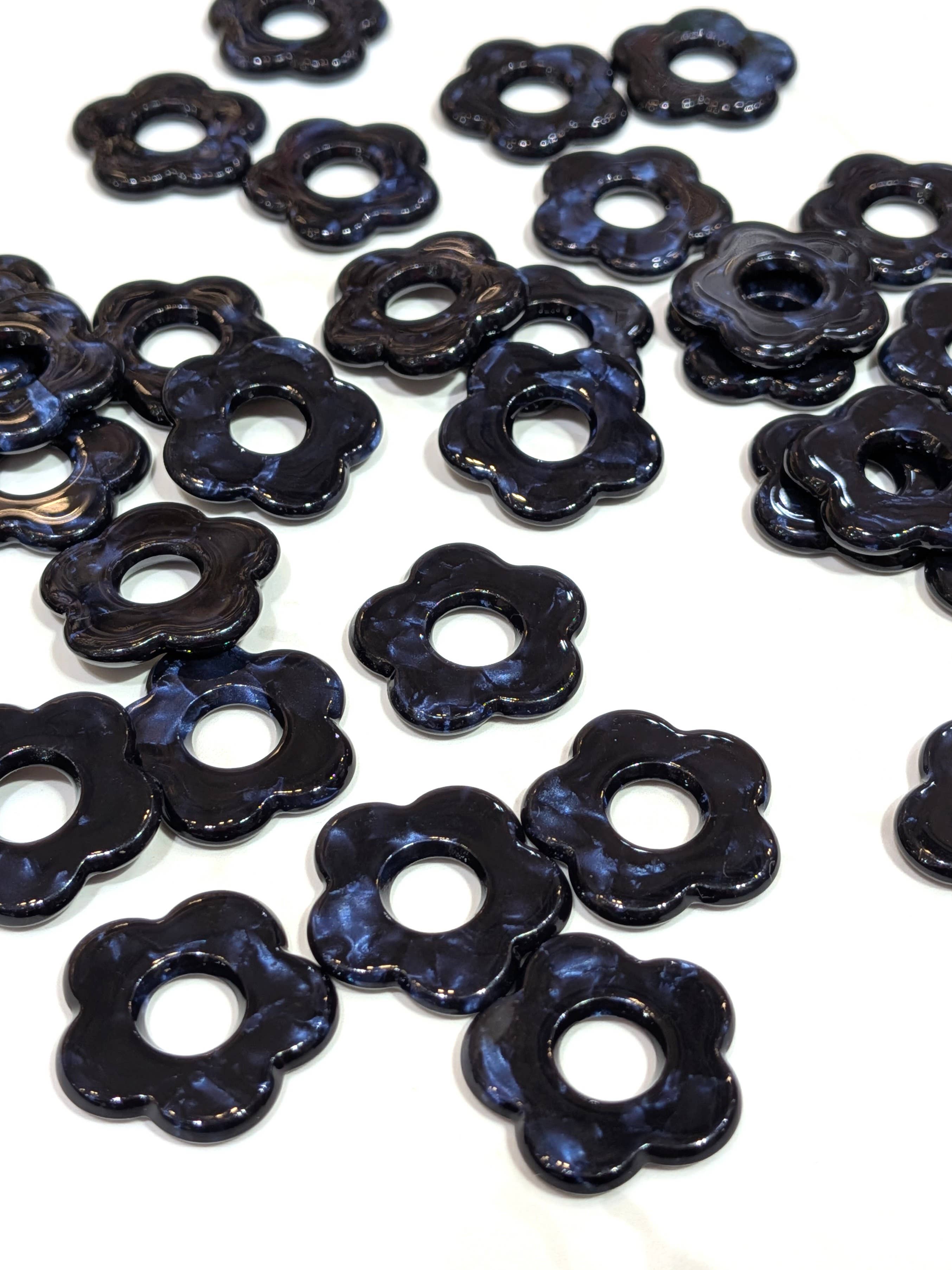 LOLO & YAYA – wholesale Emergency response charm – Flower pendant 2cm, 1.5O euros / u3