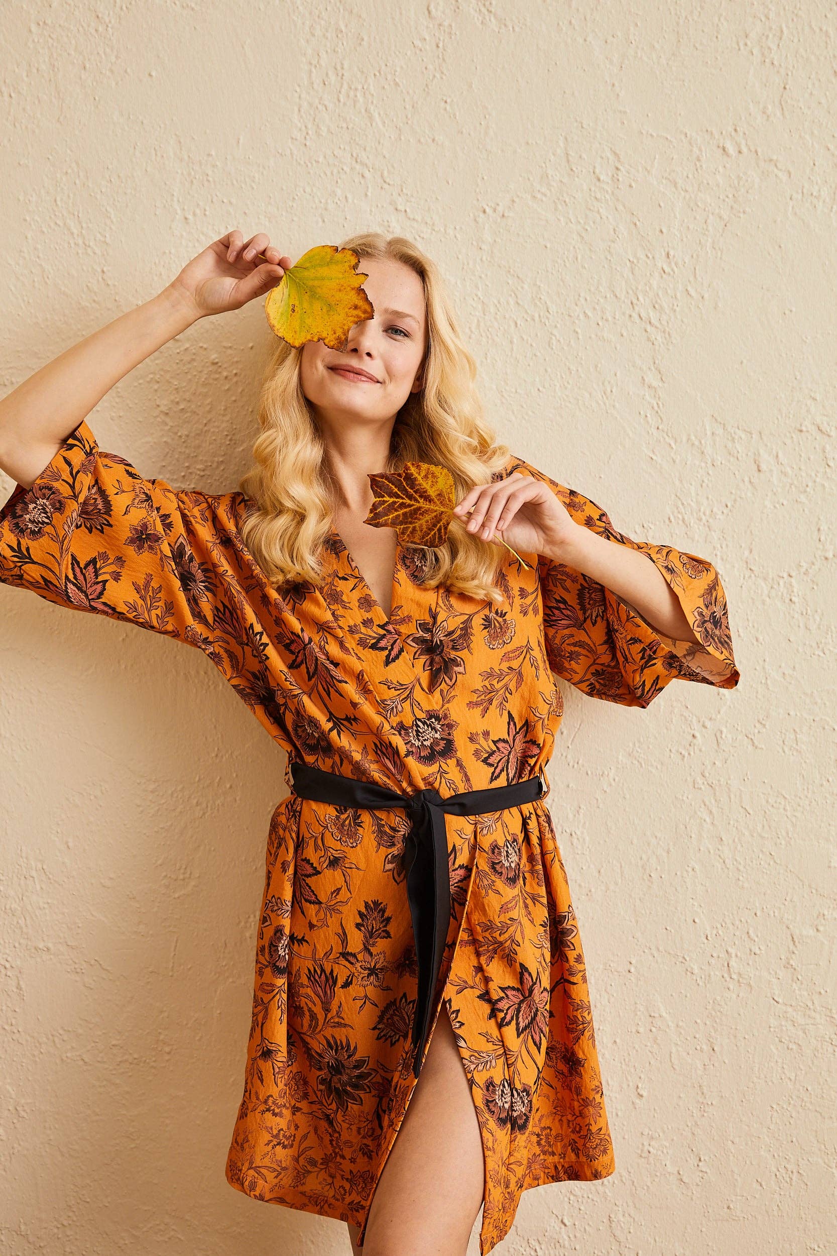 ENNA MODA – wholesale Kimono - Dam – KANEL ETNISK BLOMMIG DESIGN KIMONO MANTEL5