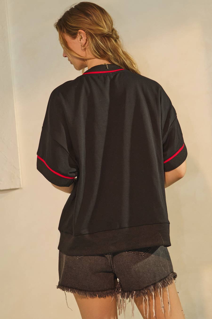 Black Boxy Short-sleeve Sweatshirt for wholesale on Faire4