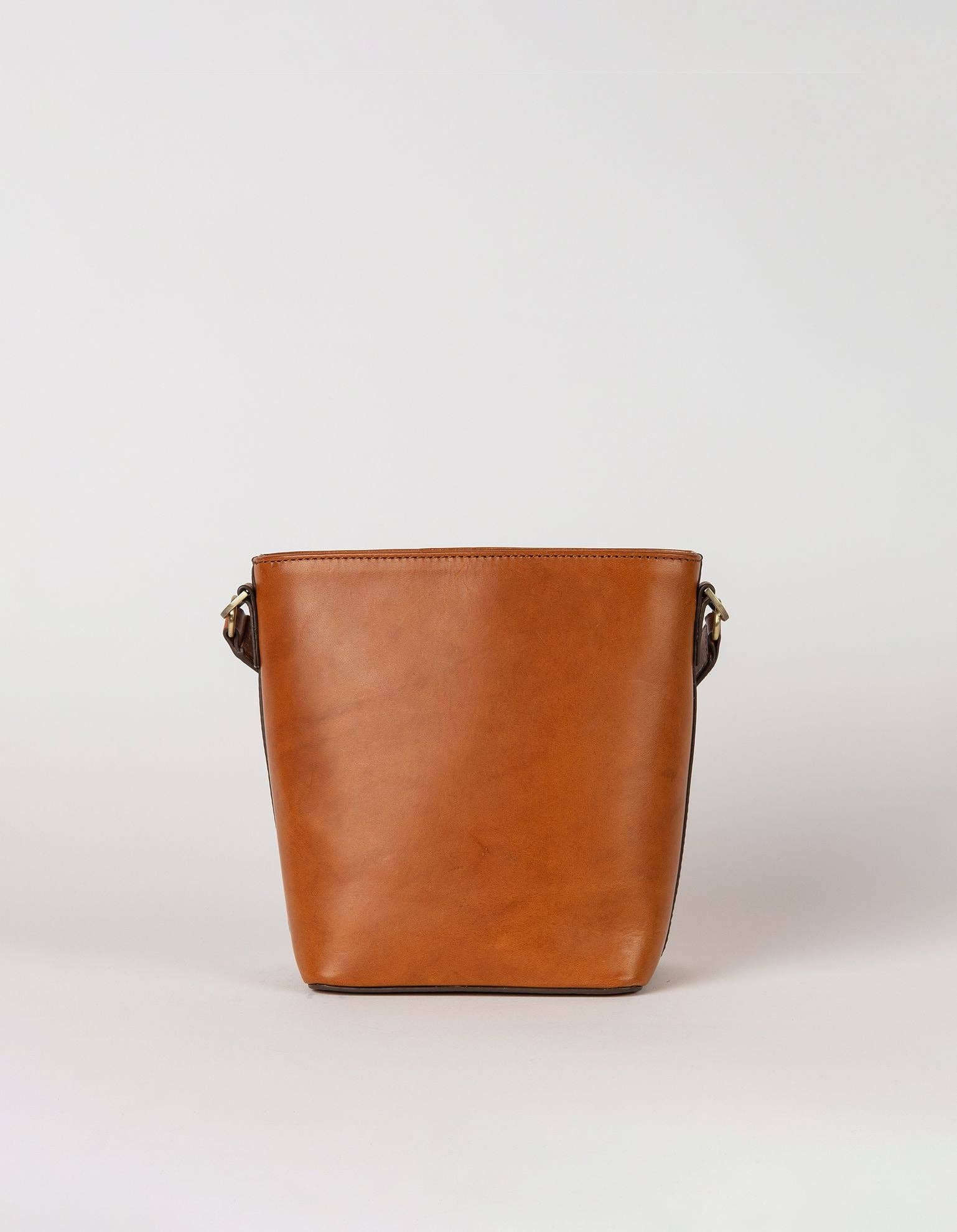 O My Bag – wholesale Axelremsväska – Dam – Bobbi Hinkväska Midi - Cognac Klassiskt Läder3