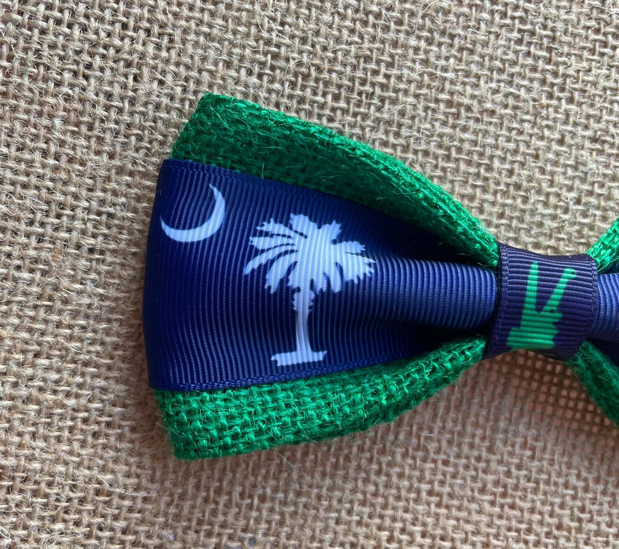 DOG BOW TIES - Vente Nœud papillon – chien - Croissant de lune palmier de Caroline du Sud sur toile de jute verte1