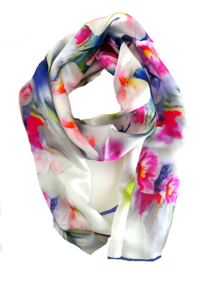 Écharpe en soie fleur de cerisier - Floral Spring - Aquarelle Satin pour la vente par Silk Squirrel