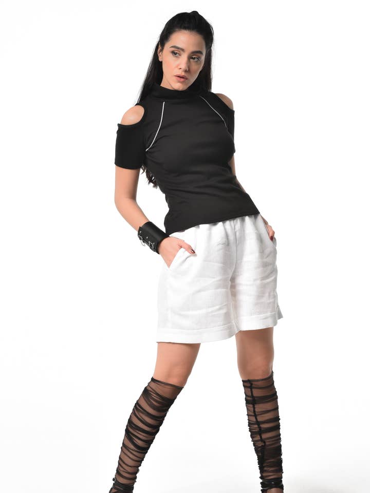 Top a maniche corte con spalle aperte per la vendita all'ingrosso da parte di Metamorphoza