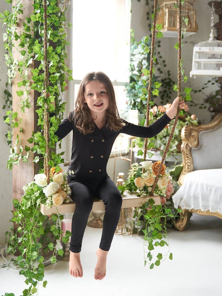 Pyjama noir à double boutonnage pour enfant pour la vente par Weekend Made