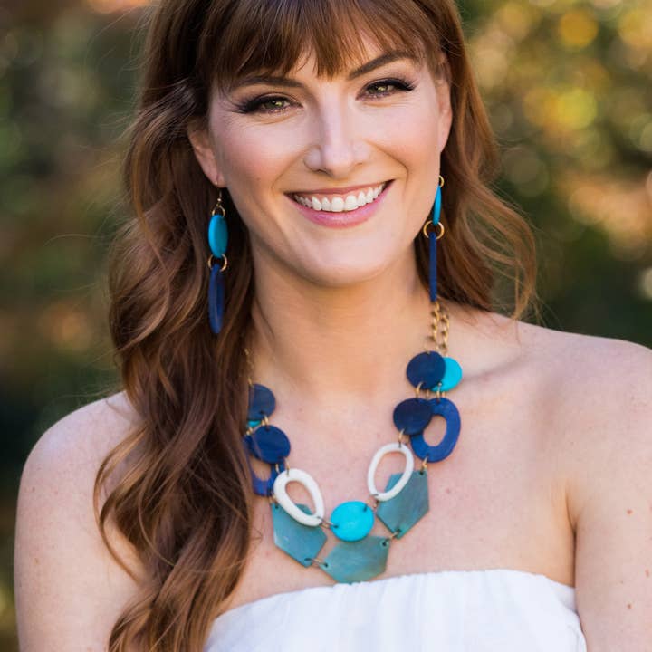 Omala Azure Coast Collection - Geometrische Bib Halskette für den Großhandel von Anju Jewelry