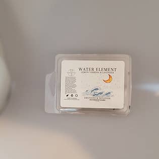 Cera di soia Water Element per la vendita all'ingrosso da parte di Tangled in Thyme
