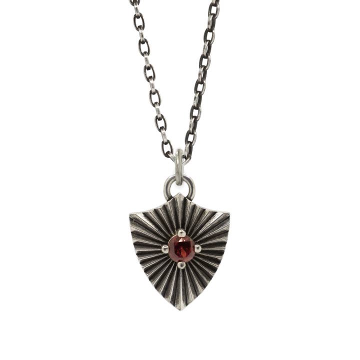 Sköldhalsband med granat (Stor) - Sterlingsilver för wholesale av Futaba Hayashi