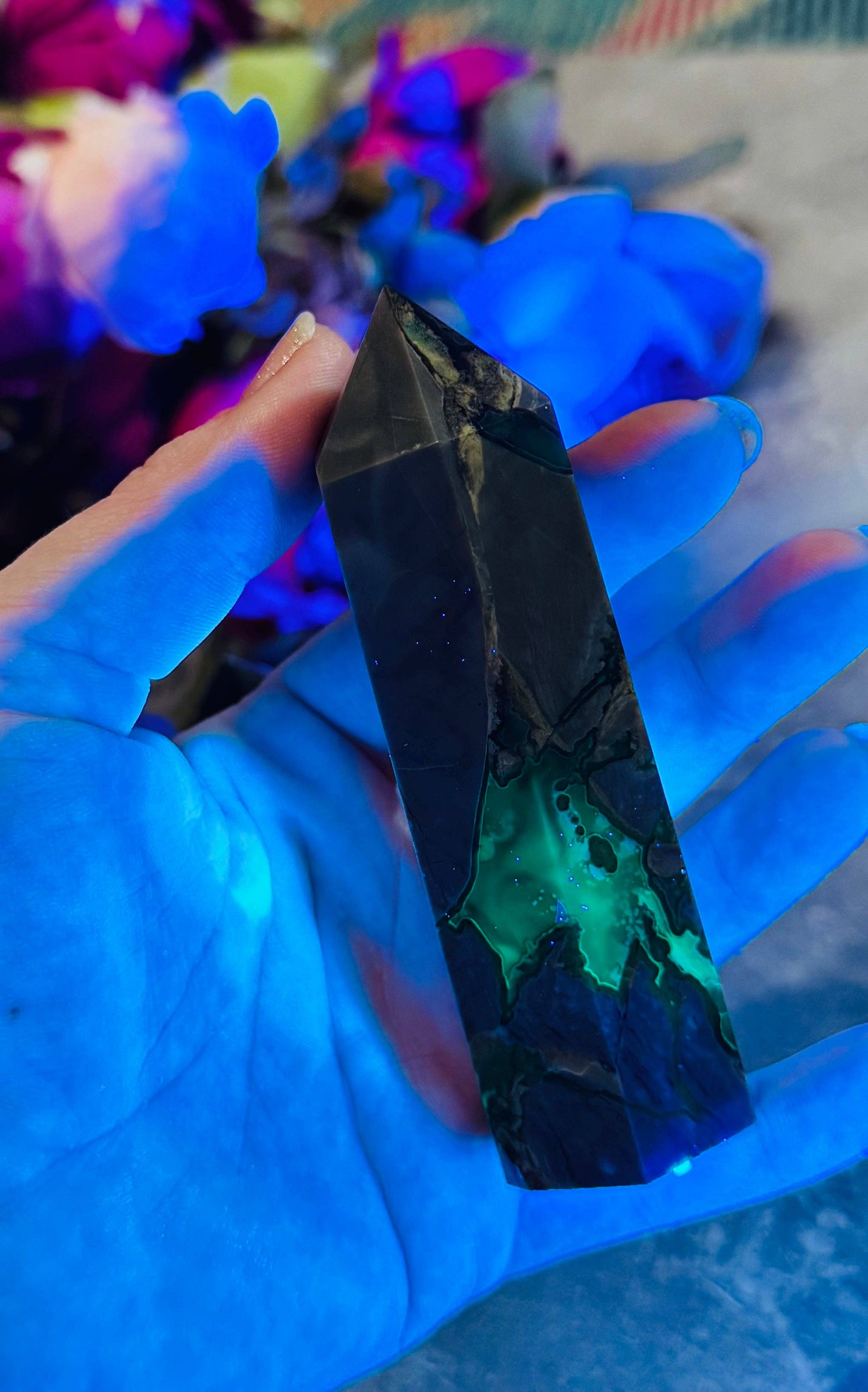 Mandala Gems – wholesale Spiritual stone/crystal – Volcano Agate Towers, UV Fluorescent Green Crystals1