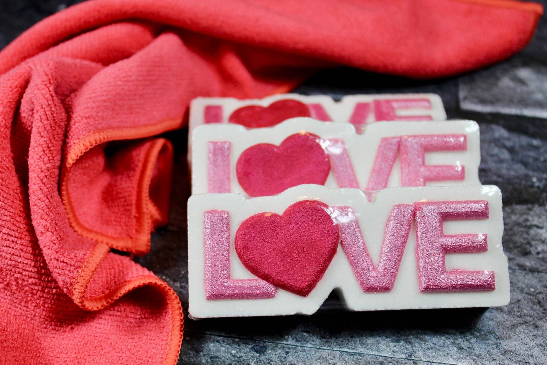 Wicked Bubbles LLC - Wholesale Bath Bomb/Fizz - Bath bomb - 5 oz - LOVE (Copy)2