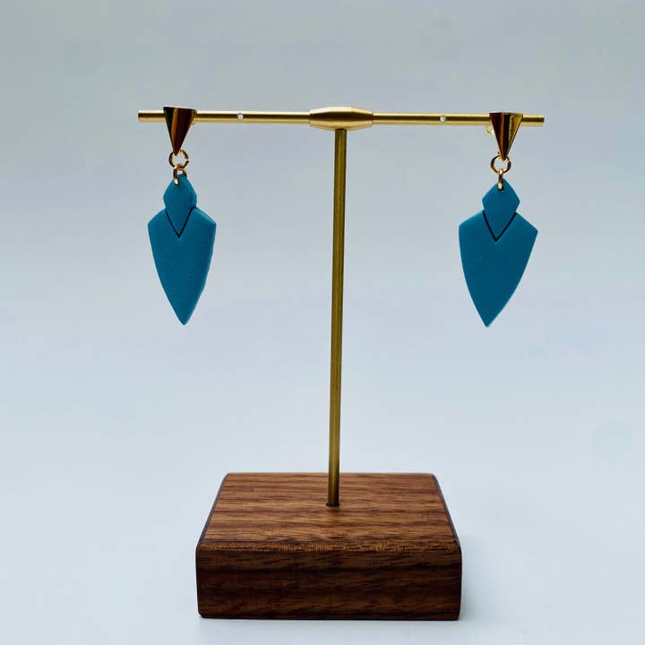 Arrow Head baumelnder Ohrring für den Großhandel von Day Made Designs