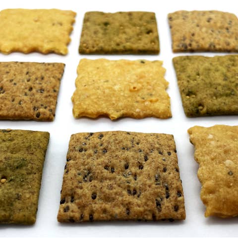 Petites Manies - Wholesale Krokante deegwaren - Biologische crackers met chiazaad met vijf kruiden - bulk 1 kg