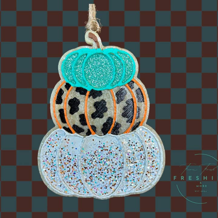 Pile de citrouilles pour la vente par Farm Fresh Freshies