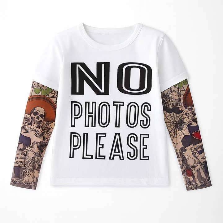 Camiseta de bebé con manga tatuada blanca "NO PHOTOS PLEASE". para venta al por mayor de Fennco Styles