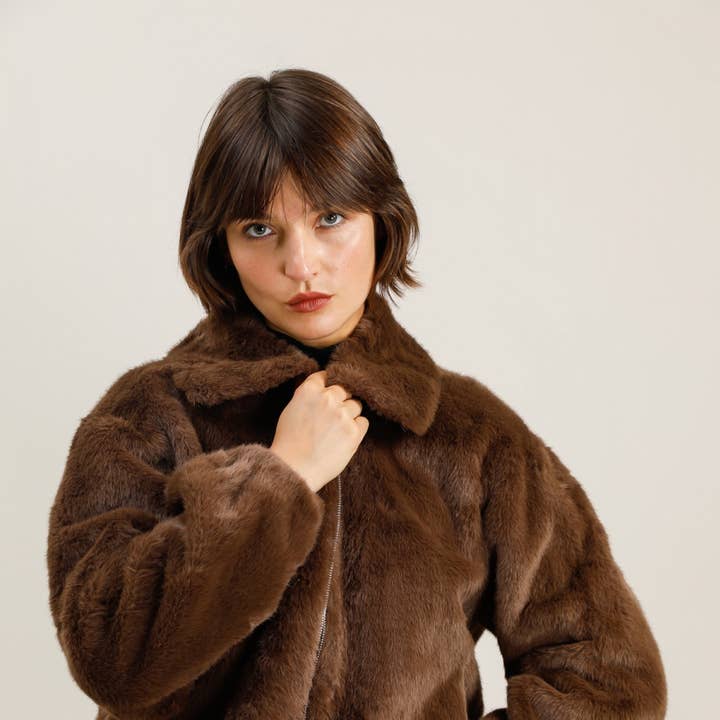 Short faux fur jacket and other Purchase Wholesale grosshandel für wohnaccessoires. Free Returns & Net 60 Terms on Faire trending on Faire.