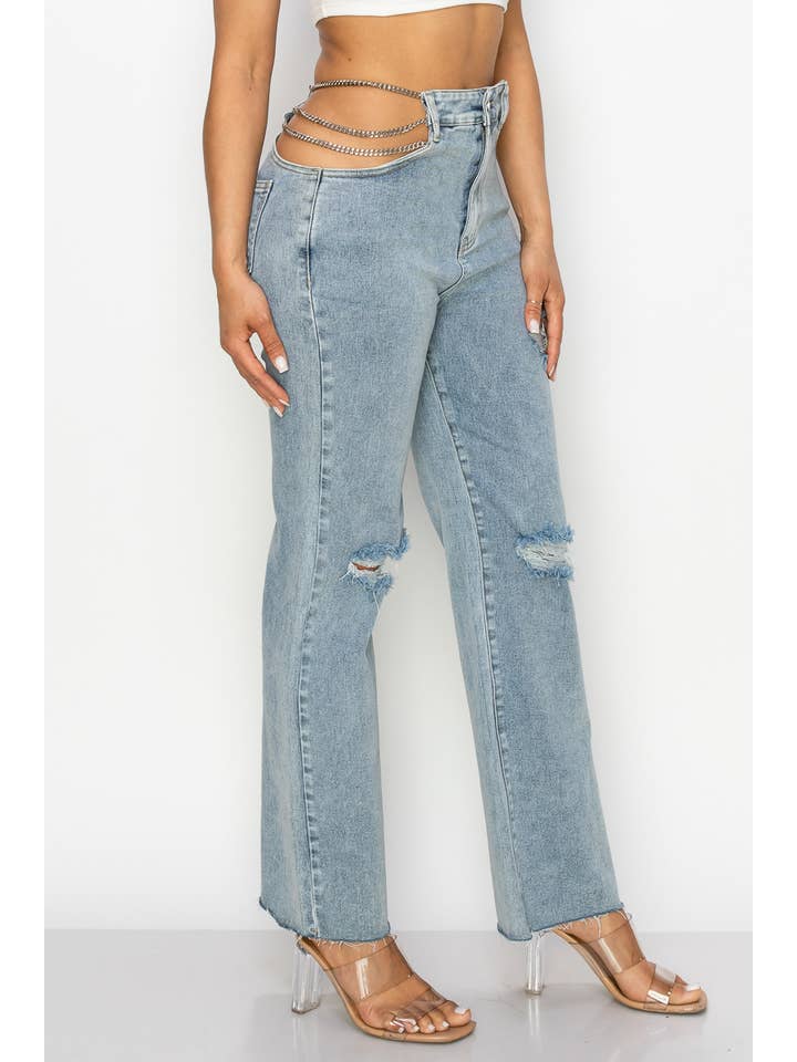 Med tvätt Denim KEDJA SIDA HÖG MIDJA RAKA NÖDSTÄLLDA JEANS för wholesale på Faire