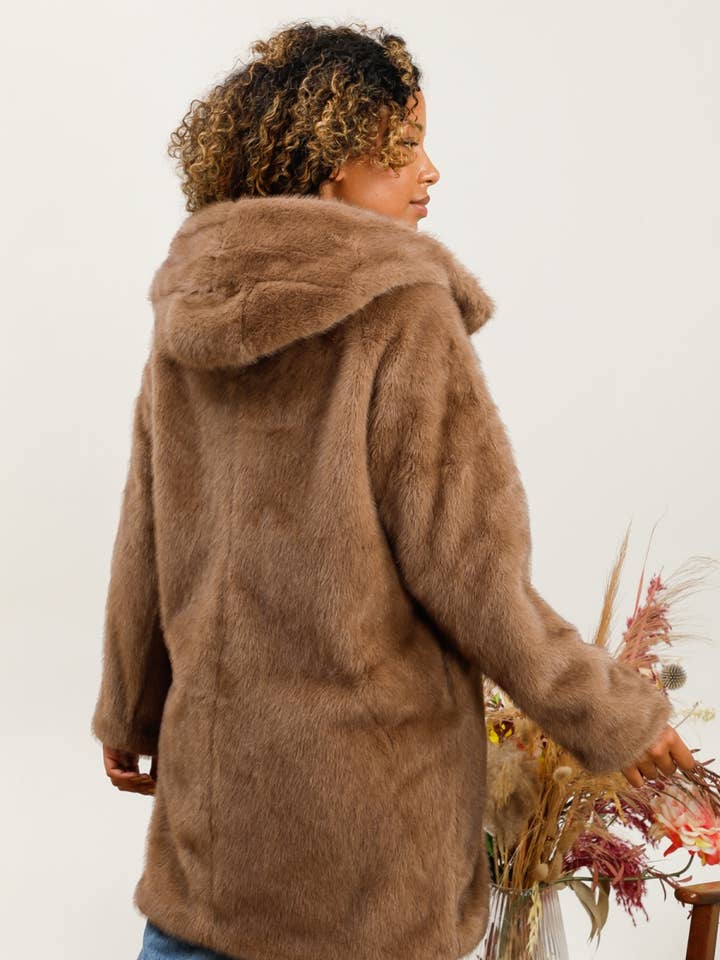 DIX-ONZE - Wholesale Fur/Faux Fur Coat - Women's - Chocolate Faux Fur Long Coat – Luxury & Comfort7
